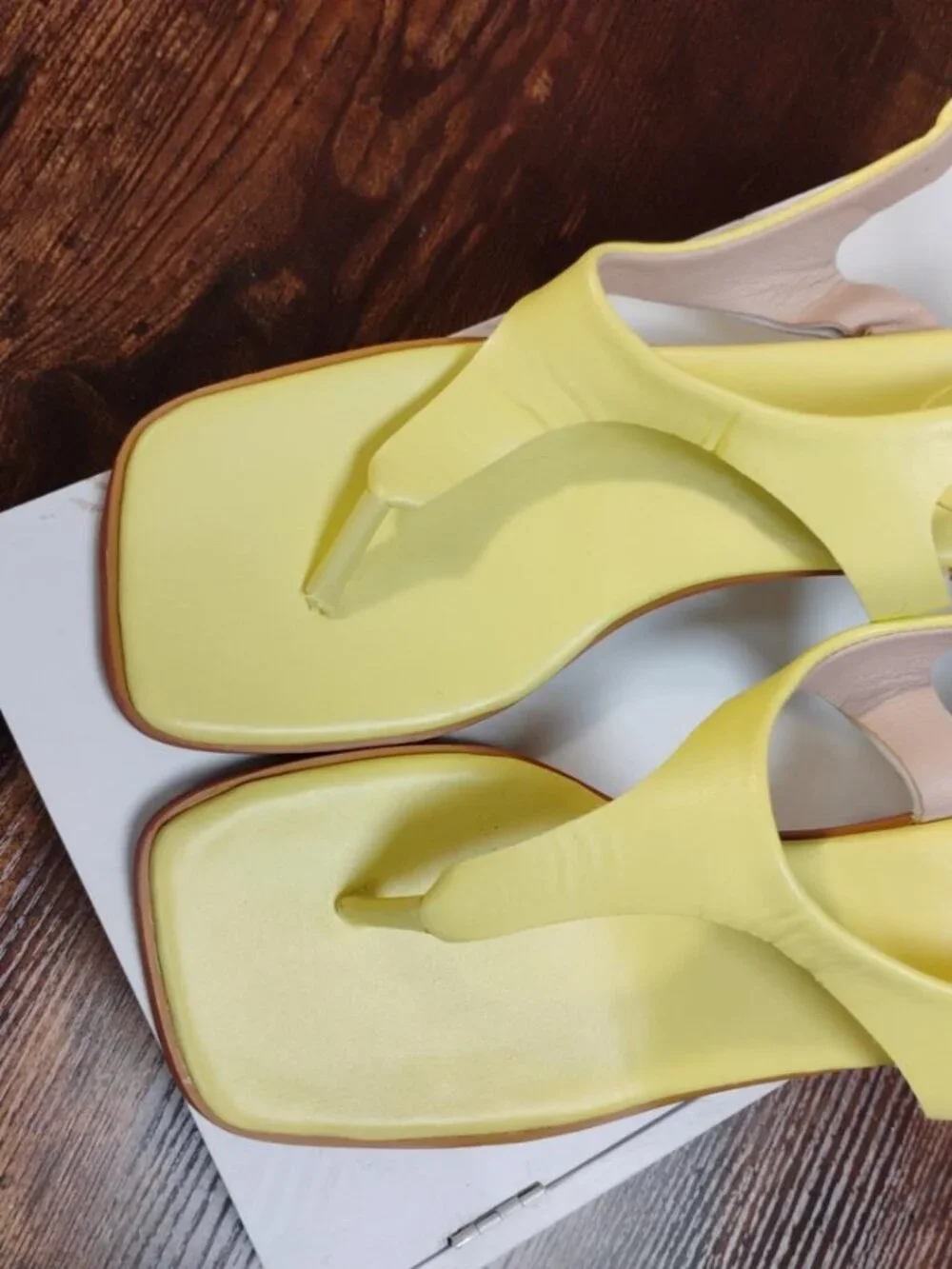N/A chic lemon